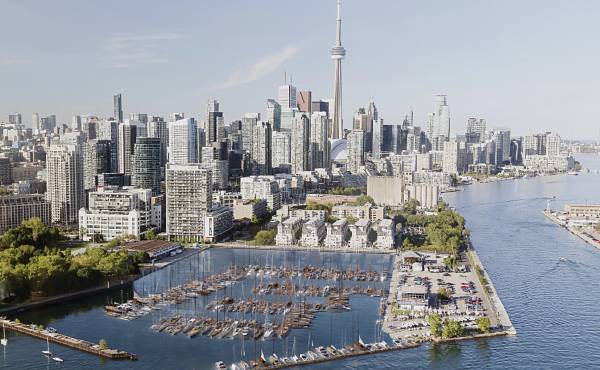 The National Yacht Club in Toronto, Canada invested in a new floating aluminium dock system.