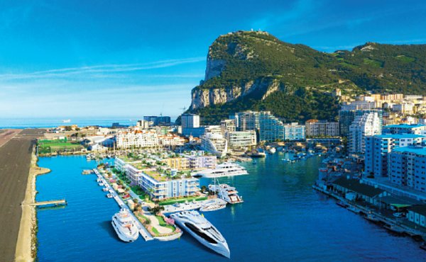 CGI of the new superyacht berths surrounding the innovative Marina Club residences.